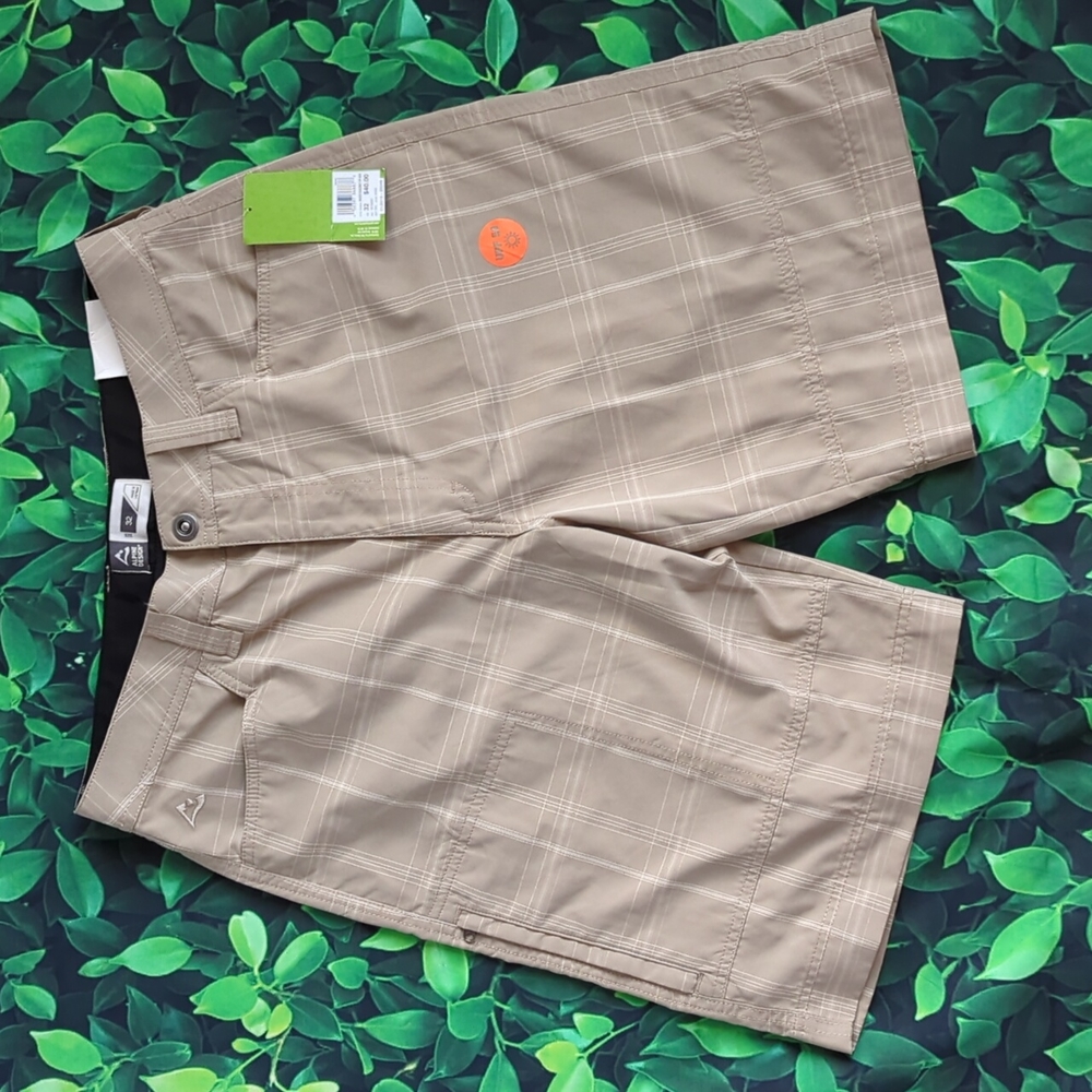 NWT Men's Alpine Design Tan Summer Cargo and Casual Shorts W32
